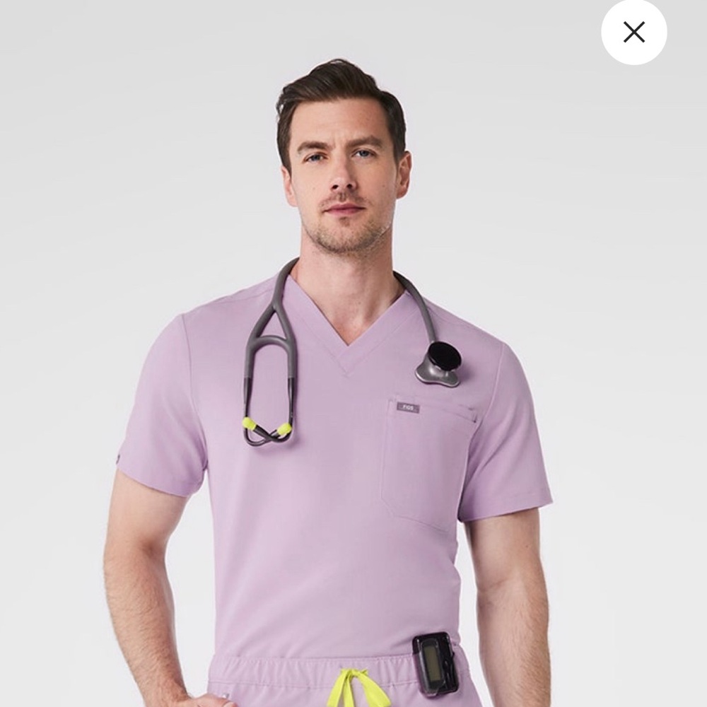 Figs three pocket scrub top in medium